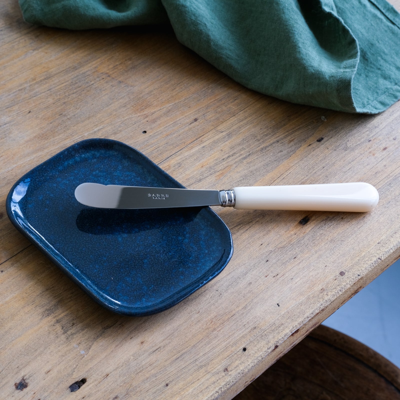 Pop Butter Knife in Ivory