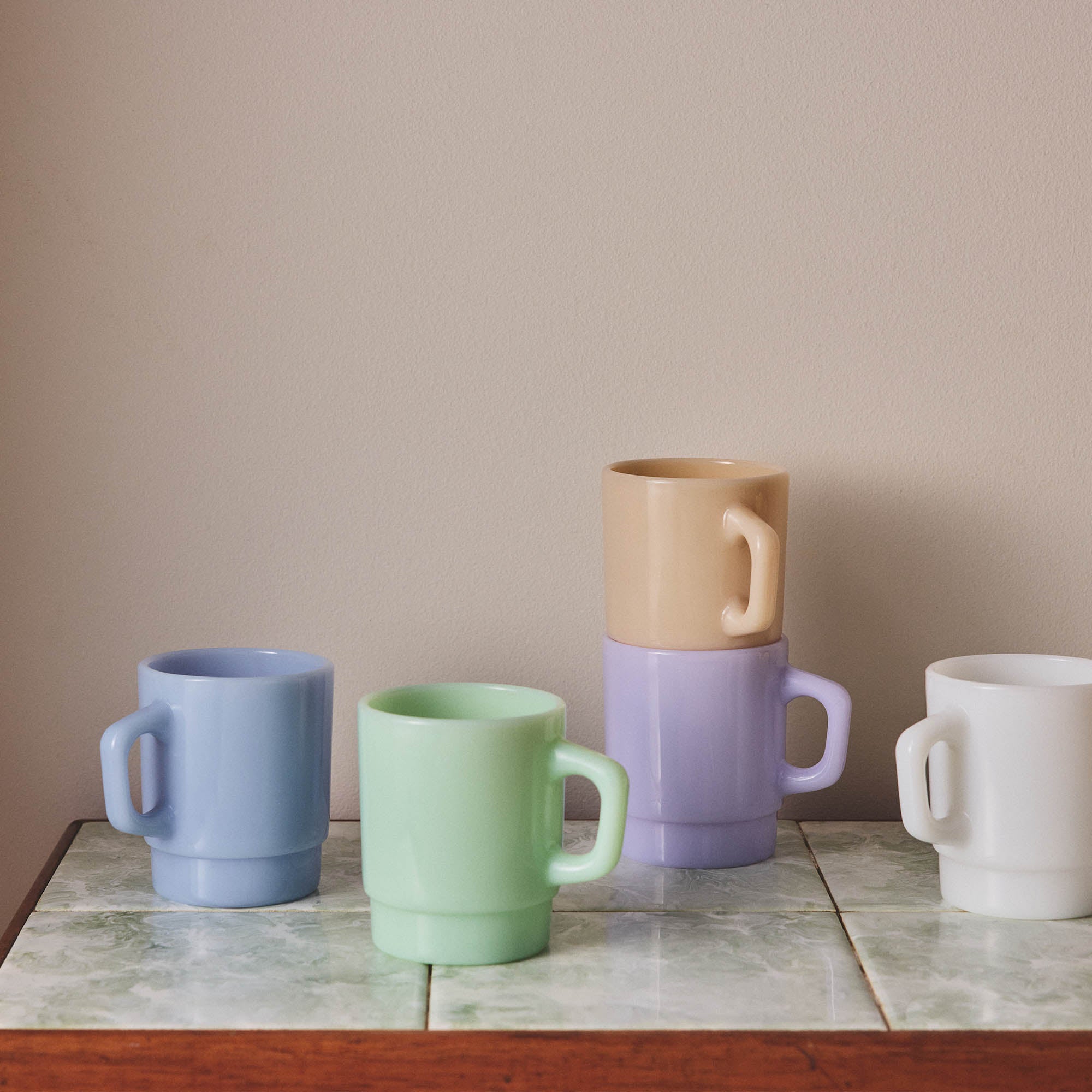 Basic Milk Glass in Latte