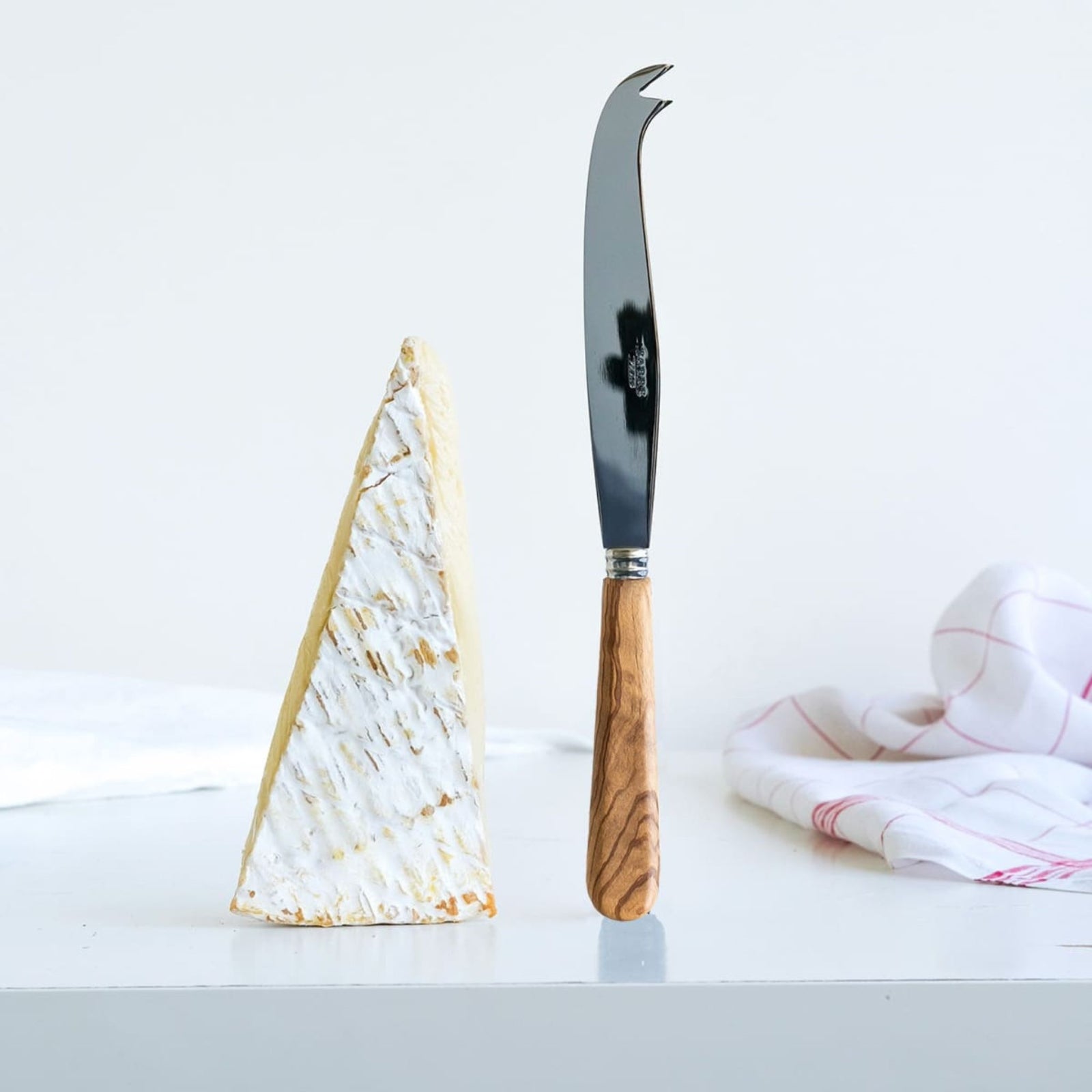 Lavandou Cheese Knife Large in Olive Tree Wood