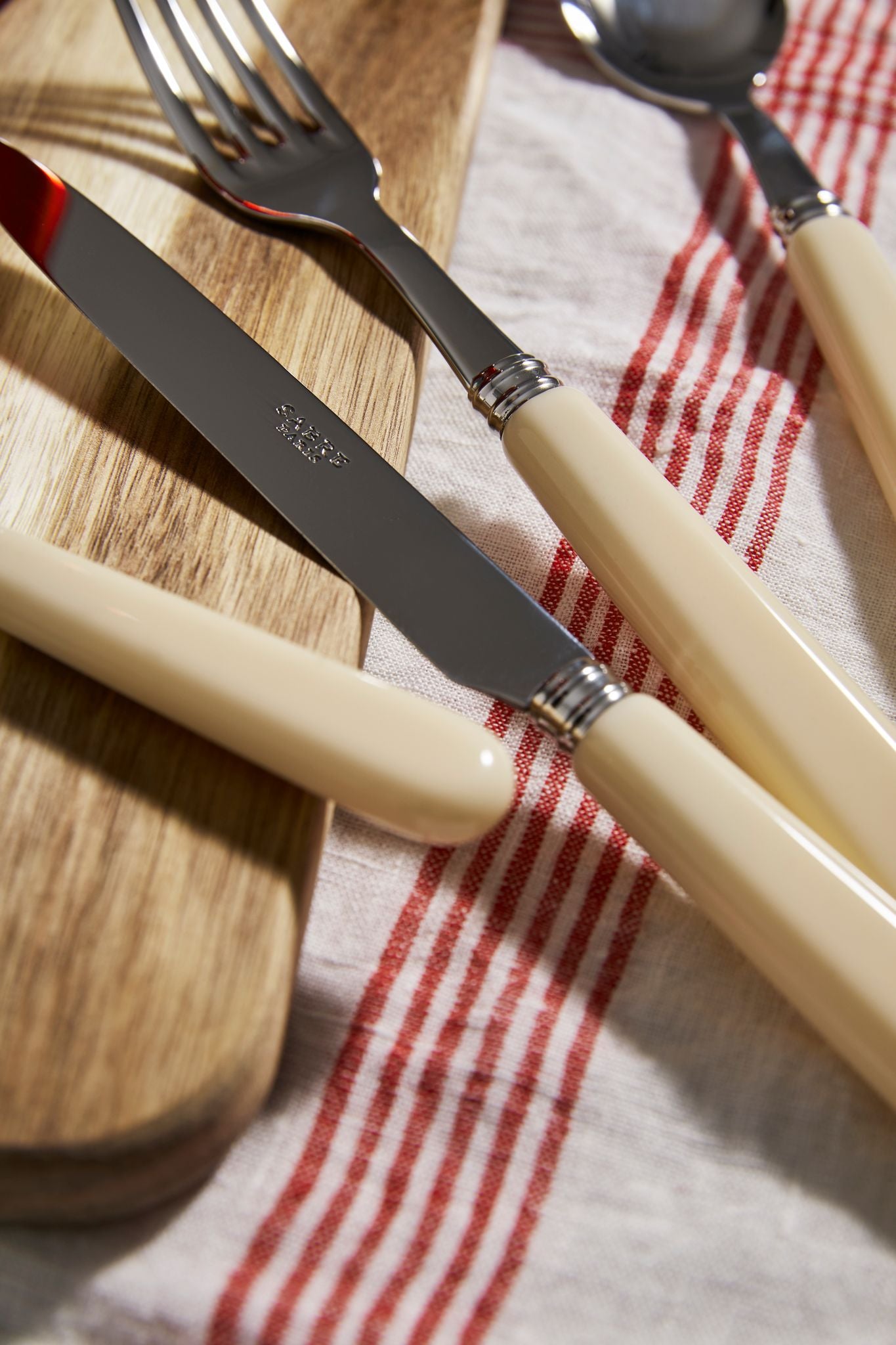Pop 4 Piece Cutlery Set in Ivory